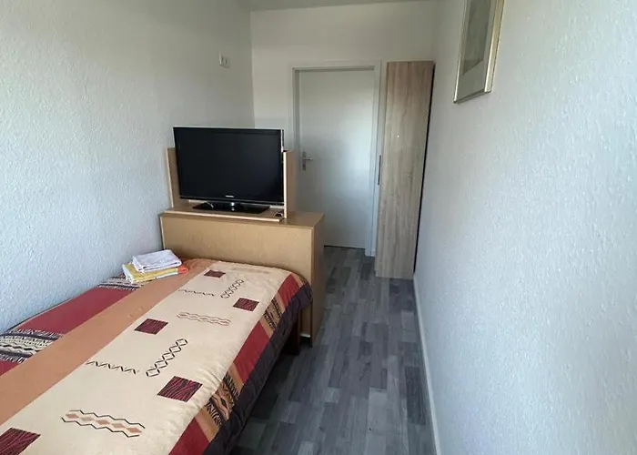 Diana بيت شباب